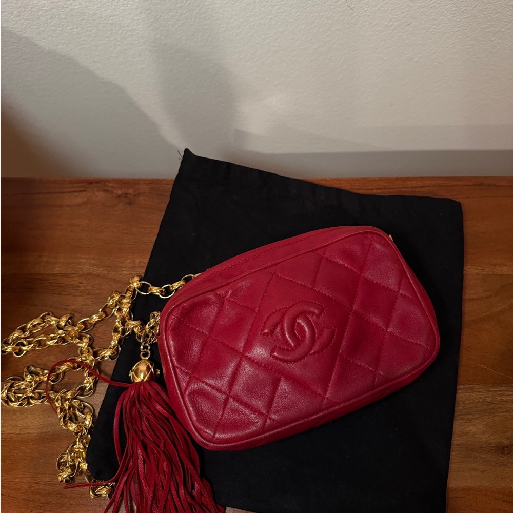 Vintage Chanel Red Quilted camera bag Crossbody with Gold Chain